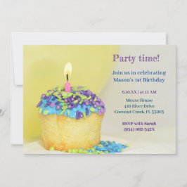 Invitación de cumpleaños a cupcake azul con globo 