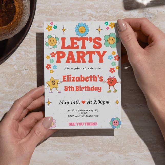 Invitación de cumpleaños a Groovy 5º - Beige, rojo (Groovy 5th Birthday Invitation - Beige, Red, and Retro Floral)