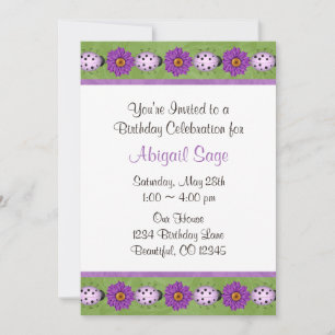 Invitación de cumpleaños a morada de flor morada y