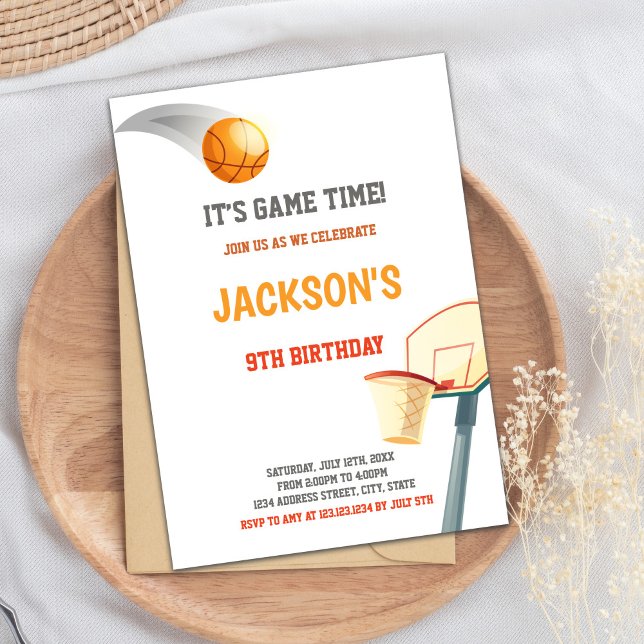 Invitación de cumpleaños al baloncesto (Basketball On Basket Invitations)