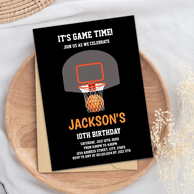 Invitación de cumpleaños al baloncesto negro y Nar (Black Orange Basketball Invitations)
