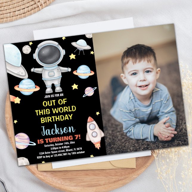Invitación de cumpleaños al espacio exterior de la (Yellow Black Photo Outer Space Birthday Invitation)