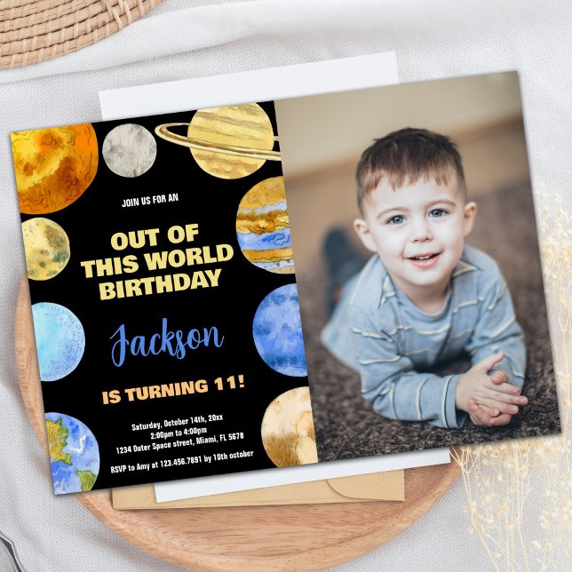 Invitación de cumpleaños al espacio exterior de la (Black Orange Photo Outer Space Birthday Invitation)