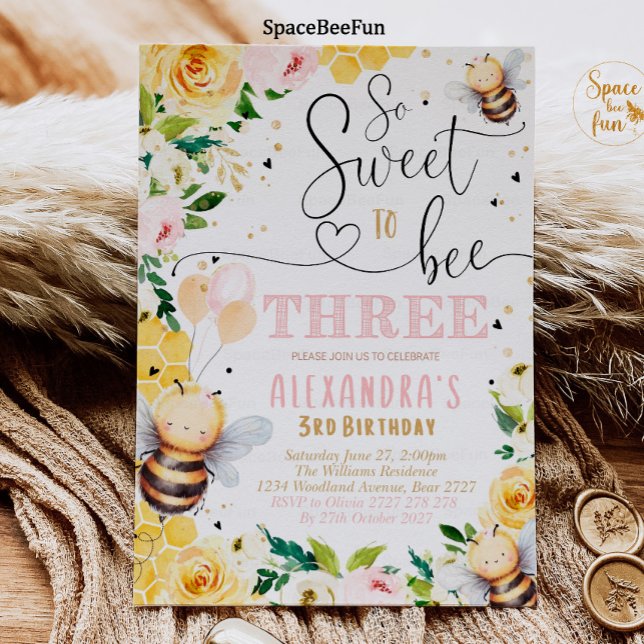 Invitación de cumpleaños Boho Chica (Bee Honey THREE Birthday invitation Boho Pampas Grass Girl Bee Honey Party Pink So Sweet to Bee invi)