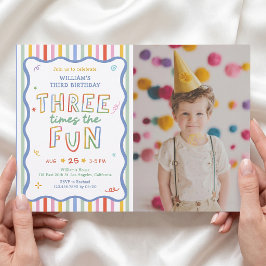 Invitación de cumpleaños colorida tres veces diver