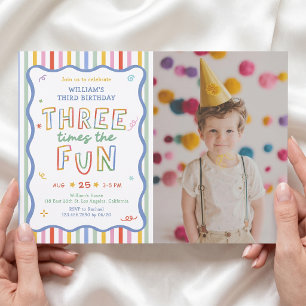 Invitación de cumpleaños colorida tres veces diver