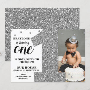 Invitación de cumpleaños con brillo plateado falso