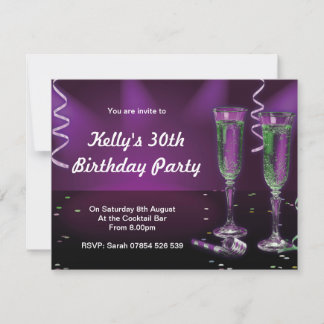 Invitación de cumpleaños con copas de champán en p