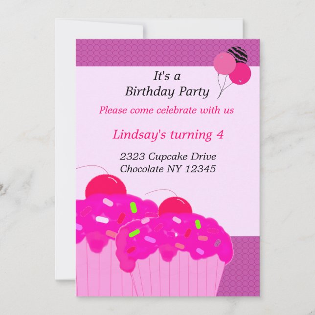 Invitación de cumpleaños con cupcakes rosados (Anverso)