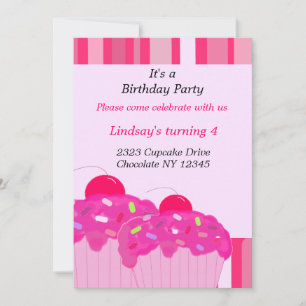 Invitación de cumpleaños con cupcakes rosados