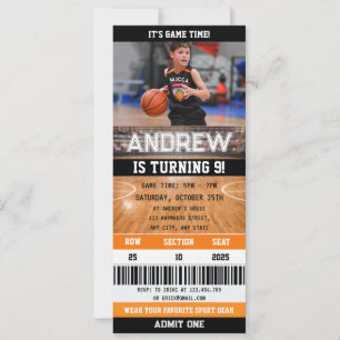 Invitación de cumpleaños con entrada de baloncesto