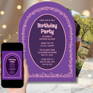 Invitación de cumpleaños con flores morado rosado