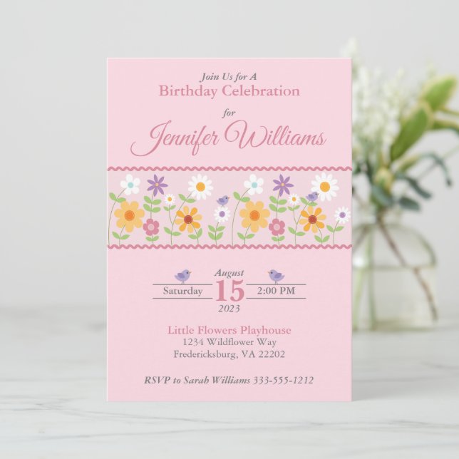 Invitación de cumpleaños con flores rosadas (Anverso de pie)