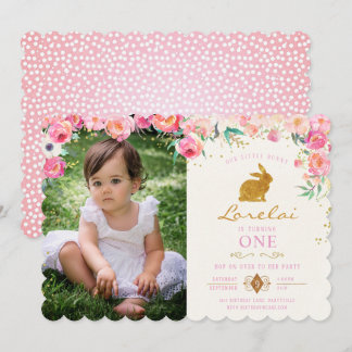 Invitación de cumpleaños con flores rosas conejita