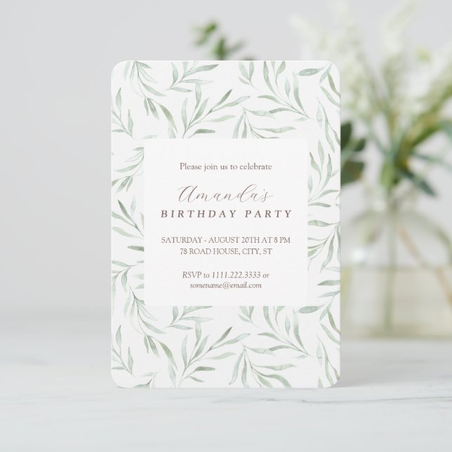 Invitación de cumpleaños con follaje verde delicad (Anverso de pie)