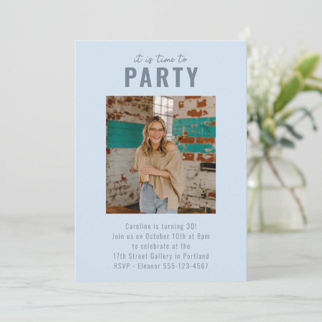 Invitación de cumpleaños con foto audaz en azul cl (Anverso de pie)