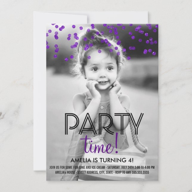 Invitación de cumpleaños con foto de confeti púrpu (Anverso)