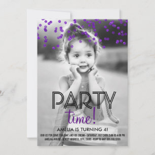 Invitación de cumpleaños con foto de confeti púrpu