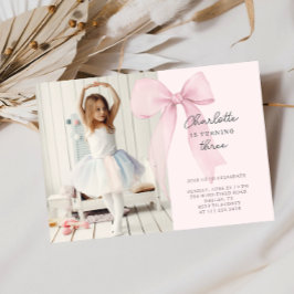 Invitación de cumpleaños con foto de lazo coqueto 