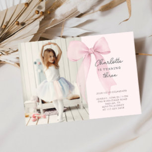 Invitación de cumpleaños con foto de lazo coqueto