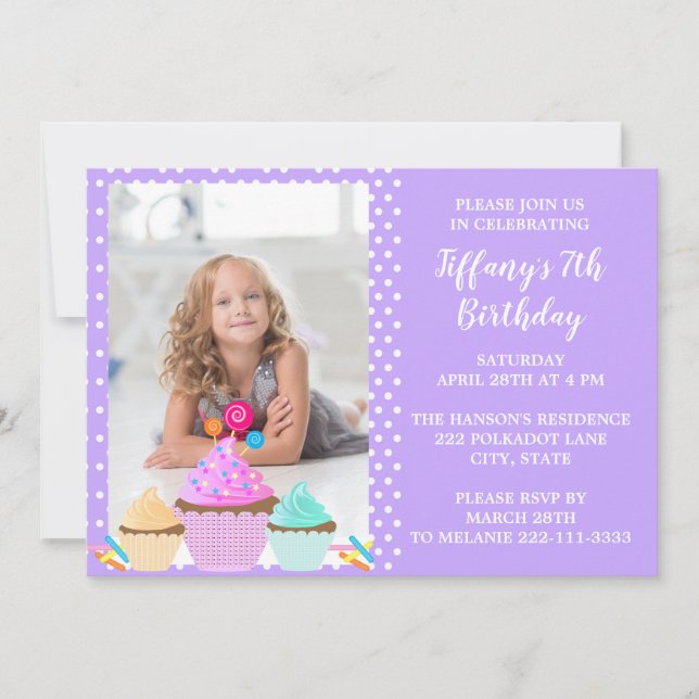 Invitación de cumpleaños con foto de lunares morad (Anverso)