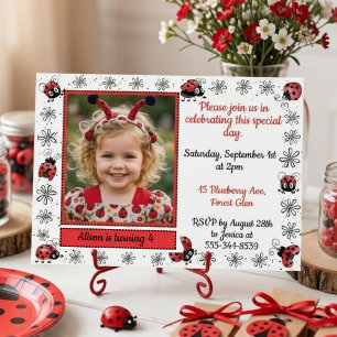 Invitación de cumpleaños con foto de mariquita cap