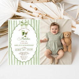 Invitación de cumpleaños con foto de Matcha y lazo
