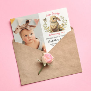 Invitación de cumpleaños con foto de niña con cone