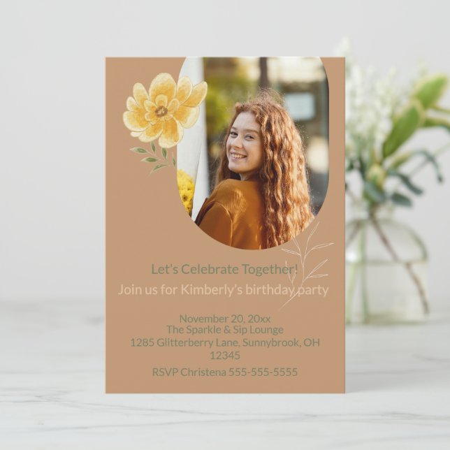 Invitación de Cumpleaños con Foto Petals & Joy (Anverso de pie)