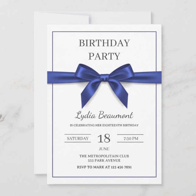 Invitación de cumpleaños con lazo azul marino eleg (Anverso)
