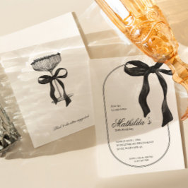 Invitación de cumpleaños con lazo coqueta negro