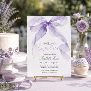 Invitación de cumpleaños con lazo de acuarela púrp