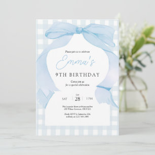 Invitación de cumpleaños con lazo de gingham azul
