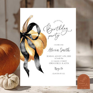 Invitación de cumpleaños con lazo negro de calabaz