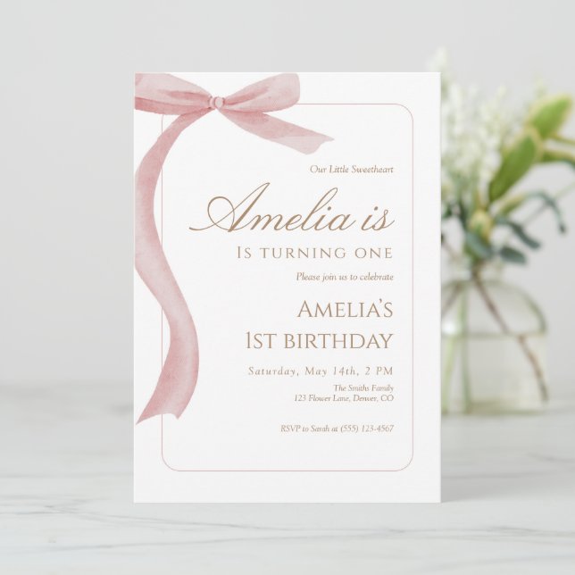 Invitación de cumpleaños con lazo rosa acuarela  (Anverso de pie)