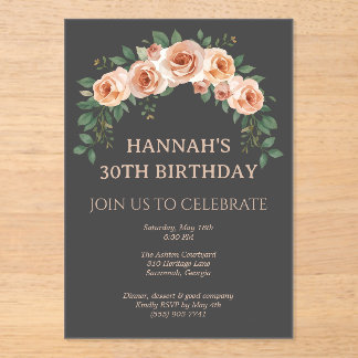 Invitación de cumpleaños con marco de arco floral 