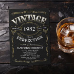 Invitación de cumpleaños con tema de Whiskey Age V<br><div class="desc">Inspirada en la clásica etiqueta de whisky, esta divertida vendimia negra y dorada, de edad muy avanzada, para el cumpleaños de adultos, es ideal para los días 30, 40, 50, 60, 70, 80, 90 o cualquier otra fiesta de cumpleaños, fiesta sorpresa o cualquier otra ocasión. Personalizado con su propio texto...</div>