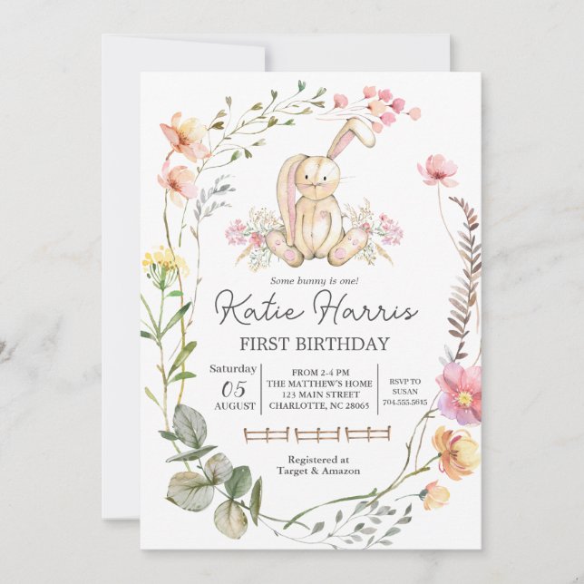 Invitación de cumpleaños conejito, un conejito es  (Anverso)