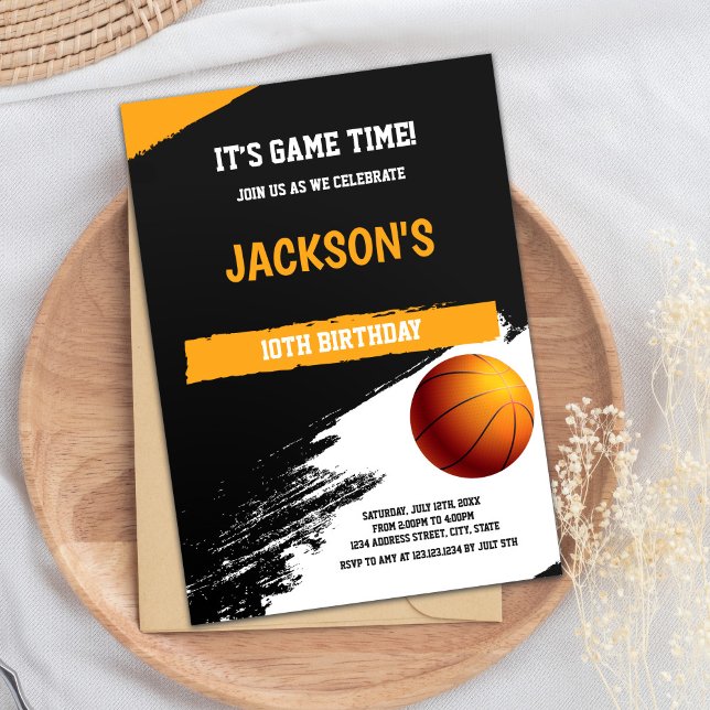 Invitación de cumpleaños de Baloncesto Blanco y Ne (Black White Basketball Invitations)