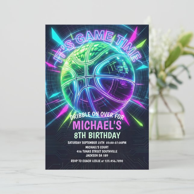 Invitación de cumpleaños de baloncesto de neón (Anverso de pie)