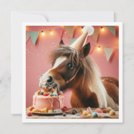 Invitación de cumpleaños de caballo comiendo paste