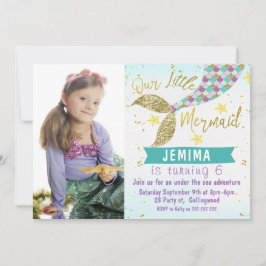 Invitación de cumpleaños de cola de sirena bajo el