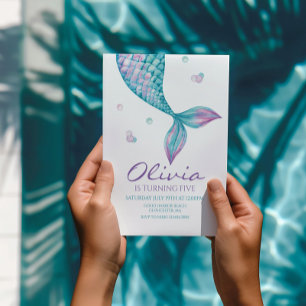 Invitación de cumpleaños de cola de sirena bajo el