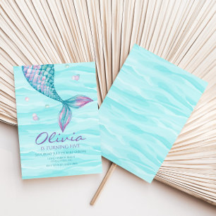 Invitación de cumpleaños de cola de sirena bajo el