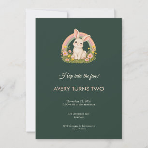 Invitación de cumpleaños de conejito de prado arco