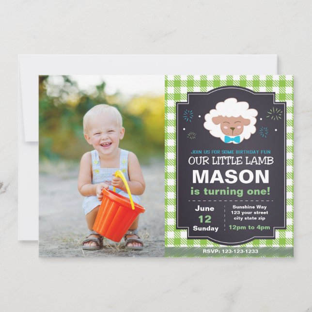 Invitación de cumpleaños de cordero verde con foto (Anverso)
