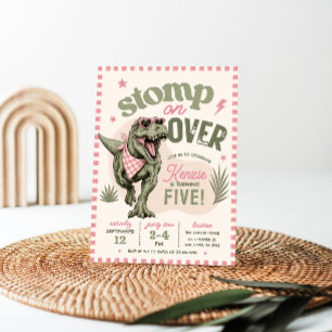 Invitación de cumpleaños de dinosaurio rosa