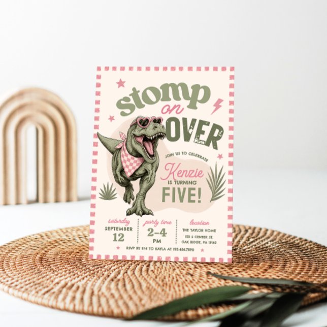 Invitación de cumpleaños de dinosaurio rosa (Subido por el creador)