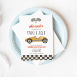 Invitación de cumpleaños de dos coches de carreras<br><div class="desc">Invitación de cumpleaños número 2 de dos coches de carreras rápidos con coche de carreras retro amarillo.</div>