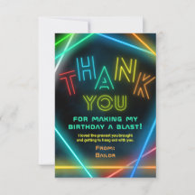 Invitación de cumpleaños de etiqueta láser | Fiest